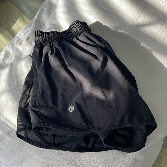 lululemon athletica Other - Lululemon Hotty Hot Short II *2.5"